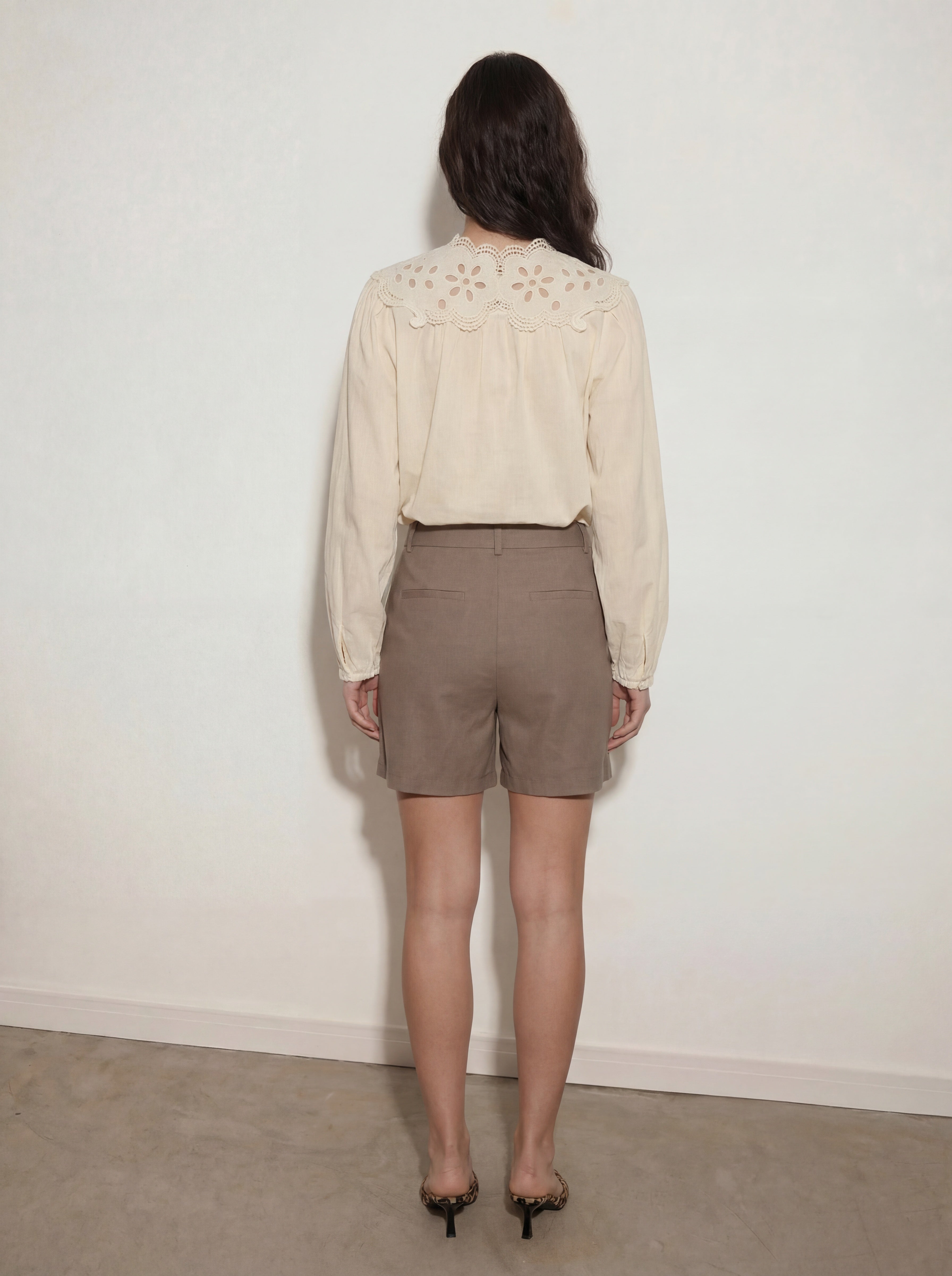 Chemise Lumi - Chemise Fluide avec Col en Broderie Anglaise